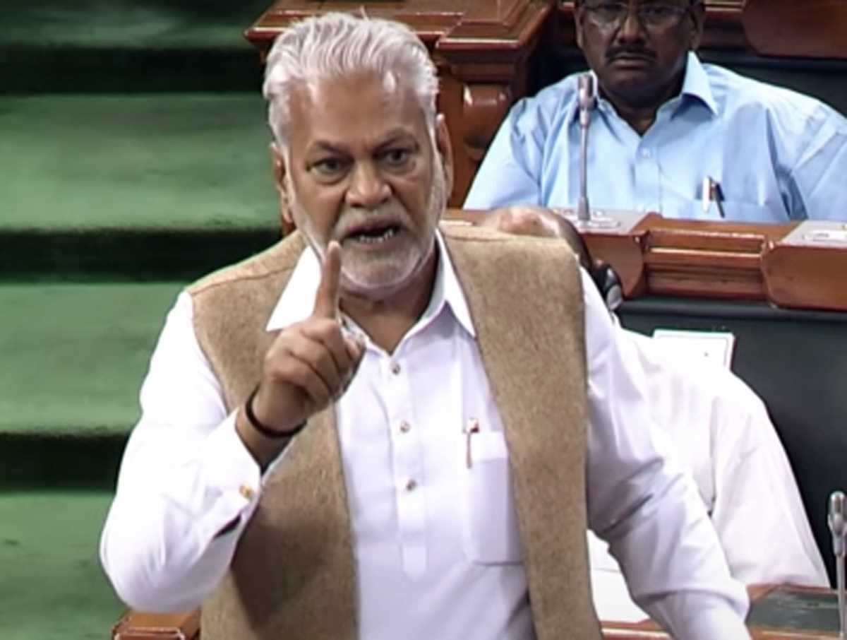 काऊ हग डे पर तंज कसने वालों पर दया आती है, देश में गौ माता के पूजन की परंपरा है पुरानी - परशोत्तम रूपाला काऊ हग डे पर तंज कसने वालों पर दया आती है, देश में गौ माता के पूजन की परंपरा है पुरानी - परशोत्तम रूपाला